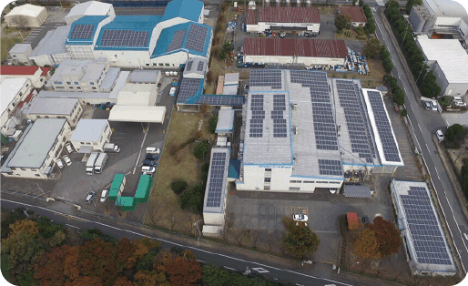 自社工場の屋根に太陽光発電システムを導入